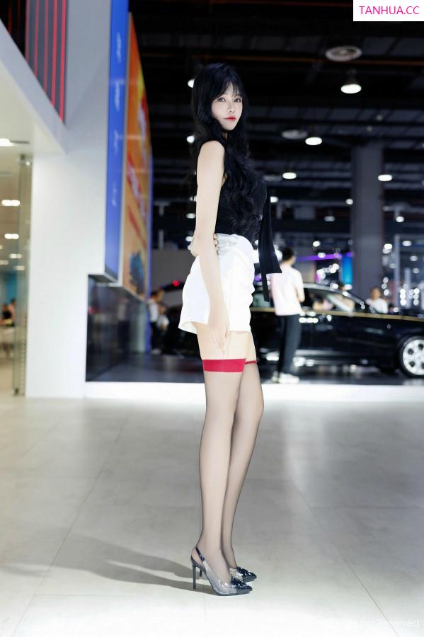 小娜比  [XiuRen]高清写真图 2024.12.10 No.9575 娜比 黑丝美腿第3张图片